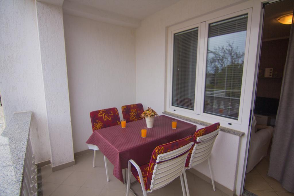 Apartments Dario คิร์ก ภายนอก รูปภาพ